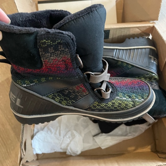 Shoes - Sorel boots